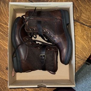 Ugg boot never worn, new with tags and box